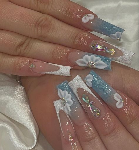 French Nails Design, Nail Art 2022, Design Nails Art, Cinderella Nails, Light Blue Quince, Sweet 16 Nails, Blue Wedding Nails, Maroon Nail, Cinderella Sweet 16