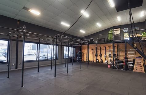 Crossfit Gym Layout, Crossfit Gym Design Ideas, Crossfit Garage Gym, Gym Layout, Calisthenics Gym, Commercial Gym Design, Fitness Center Design, Boutique Gym, Dream Gym