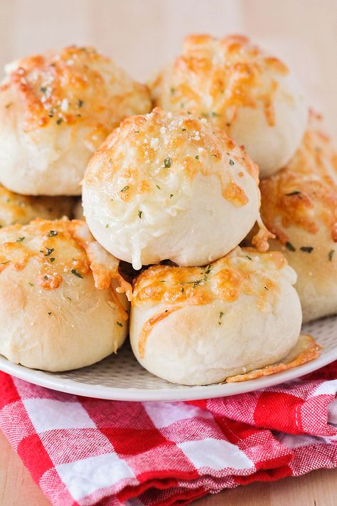 The Baker Upstairs: Stuffed Cheese Buns + 21 Mouthwatering Cheese Recipes Cheesy Pesto Bread, Stuffed Buns, National Cheese Day, Pesto Bread, Cheese Buns, Cheese Day, Cheese Stuffed Shells, Pasta Side Dishes, Cheese Stuffed