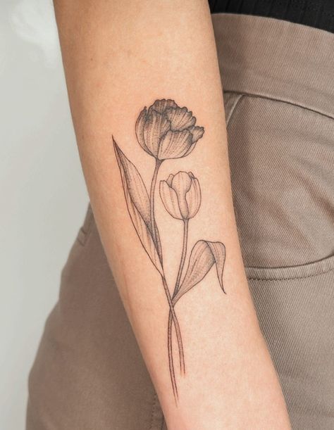 Tulips Tattoos For Women, Parrot Tulip Tattoo, Tulip Tattoo Traditional, Tuberose Tattoo, Flower Patchwork Tattoo, Tulips Tattoo, Patchwork Tattoos, Mom Daughter Tattoos, Piercings Ideas