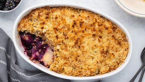 Blackberry Crumble Recipe, Pear Crumble Recipe, Fruit Crumble Recipe, Pear Crumble, Blackberry Crumble, Fruit Crumble, Winter Treats, Pear Recipes, Crumble Recipe