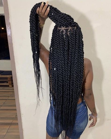 Knotless Senegalese Twist Braids Medium, Long Twist Braids For Black Women, Twist Braids Hairstyles Senegalese, Senegalese Twist Braids Medium, Large Senegalese Twists, Box Braids Twist, Long Twist Braids, Senegalese Braids, Senegalese Twist Hairstyles