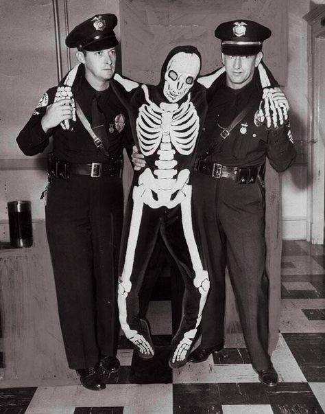 Guy wearing a skeleton costume & being helped by cops funny Vintage Halloween Photos, Space Ghost, The Rocky Horror Picture Show, Skeleton Costume, A Skeleton, Tumblr Photography, Halloween Photos, Police Officers, Daryl Dixon