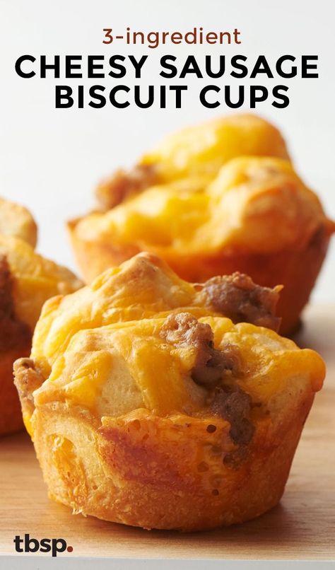 An easy, on-the-go breakfast that doubles as a legit brunch offering made with just three ingredients seems too good to be true, but these cheesy sausage biscuit cups made in a muffin pan prove it’s possible! Breakfast Cups Recipe Muffin Tins With Biscuits, Biscuit Bites Breakfast, Biscuit Muffin Cups Breakfast, Can Biscuits Ideas Breakfast Recipes, Chicken Breakfast Recipes, Biscuit Cups, Sausage Biscuits, Muffin Tin Recipes, Think Food