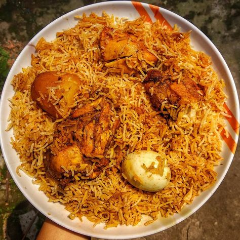 Briyani Image, Biriyani Aesthetics, Product Instagram, Kenyan Food, Rice Meals, Creamy Spaghetti, Homemade Comfort Food, Chicken Biryani, Food Crush