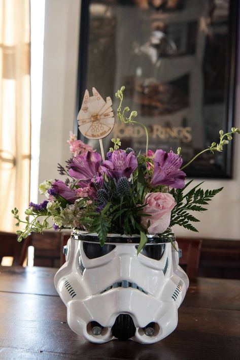 Star Wars Wedding Decorations, Star Wars Themed Wedding, Decoracion Star Wars, Star Wars Wedding Theme, Nerd Wedding, Geeky Wedding, Nerdy Wedding, Geek Wedding, Star Wars Decor