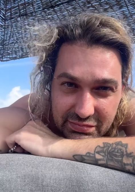 David Garrett Selfie, Apple Store Gift Card, Alex Oloughlin, Tire Pictures, David Garrett, Alex O'loughlin, Apple Store, Gift Card, Pins