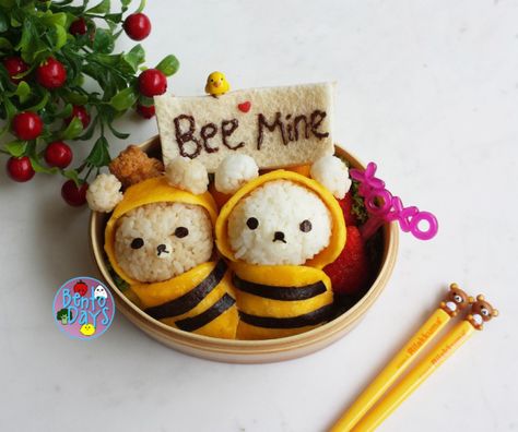 Rilakkuma Bee Valentines bento Valentines Bento, Bee Mine Valentine, Bee Valentine, Japanese Food Art, Kawaii Bento, Food Art For Kids, Cute Bento, Funny Ideas, Sushi Art