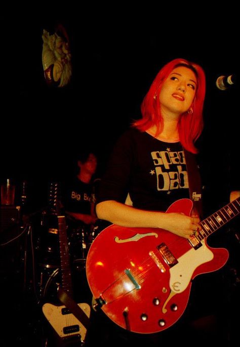 Miki Berenyi 90s, Miki Berenyi, Lush Band, Female Rock Stars, Short Red Hair, British Music, 90s Girl, Dream Pop, Female Musicians