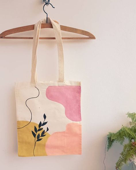 Diy Bag Design Ideas, Canvas Tote Bag Painting Ideas Easy, Canvas Bag Painting Ideas Diy, Simple Tote Bag Painting, Cute Tote Bag Painting Ideas, Tote Bag Painting Ideas Flowers, Tote Bag Inspo Painting, Easy Tote Bag Painting Ideas, Cute Tote Bag Design Paint