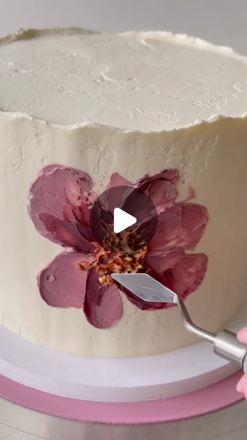 Painted Flower Cakes, Cake Decorating Styles, Fall Flowers Cake, Spatula Cake Decorating, Buttercream Painted Cakes, Autumn Cake Decorating, Painted Floral Cake, Painting On Cakes, Cake Painting Tutorial