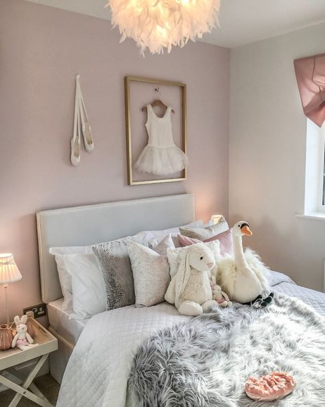 59 Likes, 0 Comments - Artspace Interior Design LTD (@artspaceinteriordesign) on Instagram: “This ballerina inspired bedroom is full of texture, making it extra cosy and fun. Designed and…” Ballerina Room Decor Ideas, Dance Themed Bedroom Ideas, Dance Theme Bedroom, Dance Inspired Bedroom, Ballerina Themed Bedroom, Ballerina Toddler Room, Ballet Themed Bedroom, Ballet Bedroom Ideas, Ballerina Room Ideas