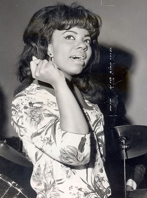 RETRO KIMMER'S BLOG: MARY WELLS BRINGS MOTOWN IT'S FIRST #1 HIT MAY 16 1964 Mary Wells, The Lennon Sisters, Female Rock Stars, Tamla Motown, Black Comics, The Punch, London Theatre, Northern Soul, Black Music