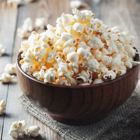 Sweet And Salty Popcorn, Popcorn Sweet, Bowl Of Popcorn, Vegan Popcorn, Fresh Popcorn, Toast Hawaii, Low Calorie Protein, Salty Popcorn, Vegan Queso