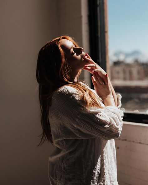 Window lighting ✨👏🏻🙏🏼 Window Light Portrait, Window Light Photography, Window Photoshoot, Window Lighting, Utah Fashion, Window Photography, Light Shoot, Hair Pics, Light Images