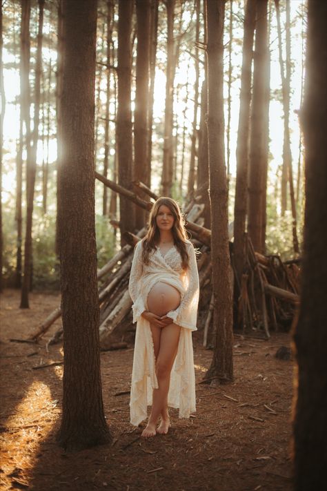 Holiday Maternity Photoshoot, Solo Maternity Poses, Maternity Poses Single Outdoor, Rustic Maternity Pictures, Woods Maternity Shoot, Woodsy Maternity Pictures, Maternity Photography Poses Alone, Maternity Poses Single, Forest Maternity Photoshoot