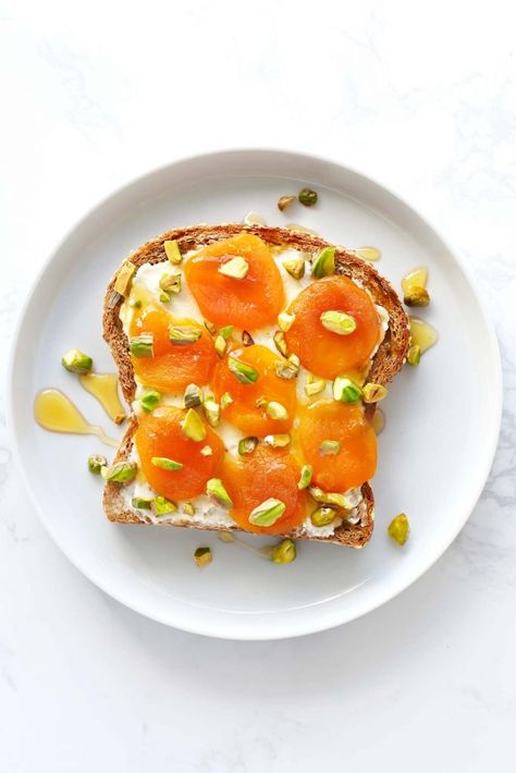 Pistachio Toast, Toast Recipe Breakfast, Dried Apricot, Fancy Appetizers, Italian Cream, Gourmet Breakfast, Drink Inspiration, Blogger Photos, Cheese Tasting