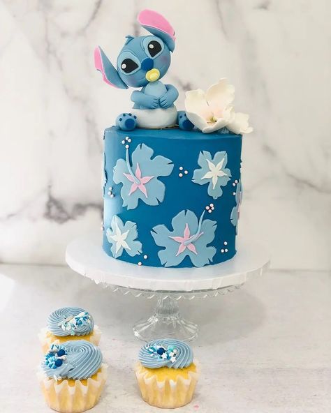 Here, you'll find 15 unique Stitch cake ideas for beginner and pro bakers, including easy designs with instructions to recreate them. Stitch Themed Cake, Cake Stitch, Stitch Torte, Stitch Cake Design, Stitch Cakes, Stitch Cake Ideas, Lilo And Stitch Cake, Bowling Cake, Stitch Cake