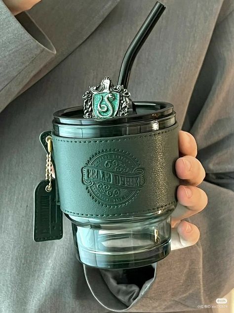 Harry Potter Items Products, Takeaway Coffee Cup, Stile Harry Potter, Harry Potter Accessories, Takeaway Coffee, Fancy Cup, Harry Potter Items, Slytherin Pride, Plastic Water Bottles