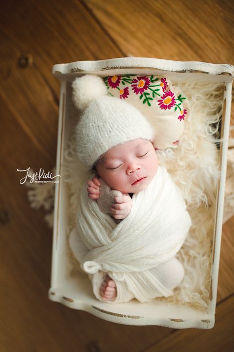 How to wrap peeking toes for newborn photography Wrapping Technique https://www.jkstudio.com.au/wp-content/uploads/2022/06/How-to-wrap-peeking-toes-for-newborn-photography-Wrapping-Technique.mov The post How to wrap peeking toes for newborn photography Wrapping Technique appeared first on JustKidi Photography Studio. Newborn Photography Wrapping, How To Wrap, Newborn Wrap, Photography Studio, Studio Photography, Newborn Photography, Photography