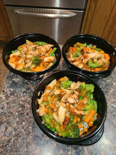 Zero point chicken stir... - Weight Watchers Recipes and Tips Zero Point Chicken, Low Calorie Sauces, Riced Veggies, Weight Watchers Chicken, Zero Carb, Fried Vegetables, Chicken Stir Fry, Stir Fry Recipes, Ww Recipes