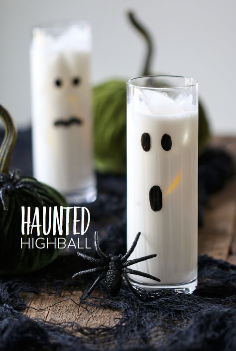 HAUNTED HIGHBALL | Halloween Cocktail Guide - Shari's Berries Blog Creepy Cocktails, Highball Recipe, Cocktail Guide, Punch Party, Caramel Apple Martini, Halloween Food Snacks, Halloween Treat Bags Diy, Cocktail Recipes For A Crowd, White Chocolate Liqueur