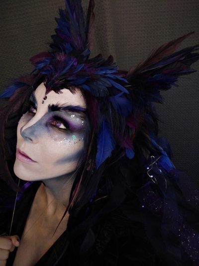 Harpy Costume Makeup, Raven Makeup Look, Crow Inspired Makeup, Moth Costume Makeup, Bird Inspired Makeup, Raven Makeup Ideas, Harpy Cosplay, Magpie Costume, Harpy Costume