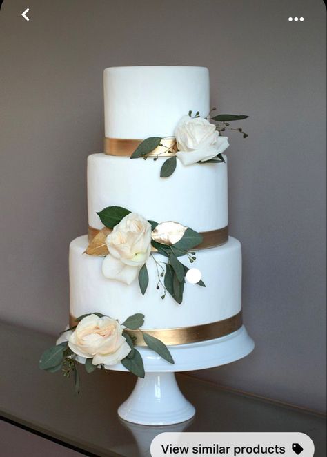 Wedding Cake Designs Emerald Green And Gold, Gold Green Wedding Cake, Green Gold White Cake, White Green And Gold Wedding Cake, Emerald Gold Wedding Cake, Wedding Cakes Emerald Green And Gold, Emerald And Gold Wedding Cake, Gold And Green Wedding Cake, Emerald Green And Gold Wedding Cake