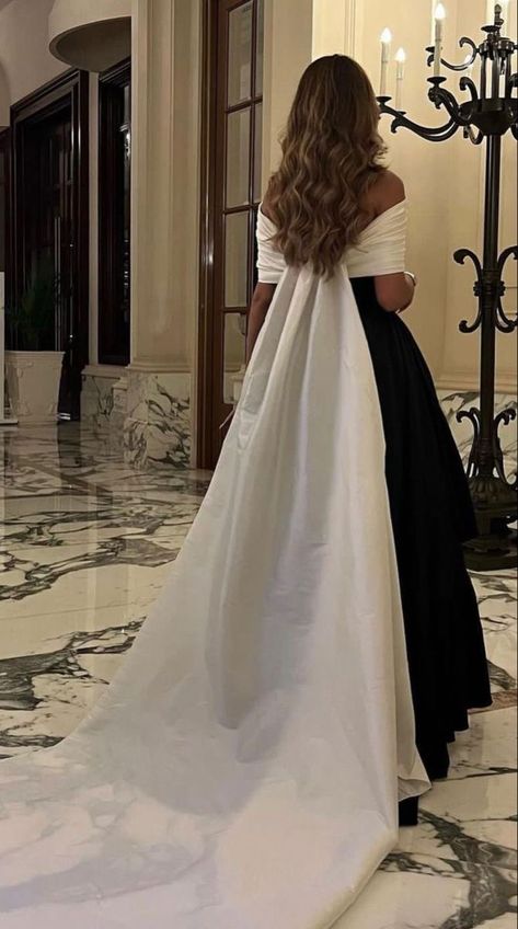 Classy Graduation Party, Event Fits, Matric Dress, Satin Prom Dresses, Gowns Dresses Elegant, Classy Prom Dresses, Simple Prom Dress, Women Dresses Classy, Fancy Dresses Long