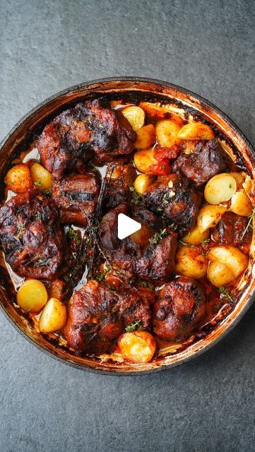 Oxtails And Gravy Recipe, Oxtail Recipes Easy, Oxtail Recipe, Ox Tail, Oxtail Recipes, Meat Steak, Winter Dishes, Cast Iron Skillet Recipes, Slow Roast