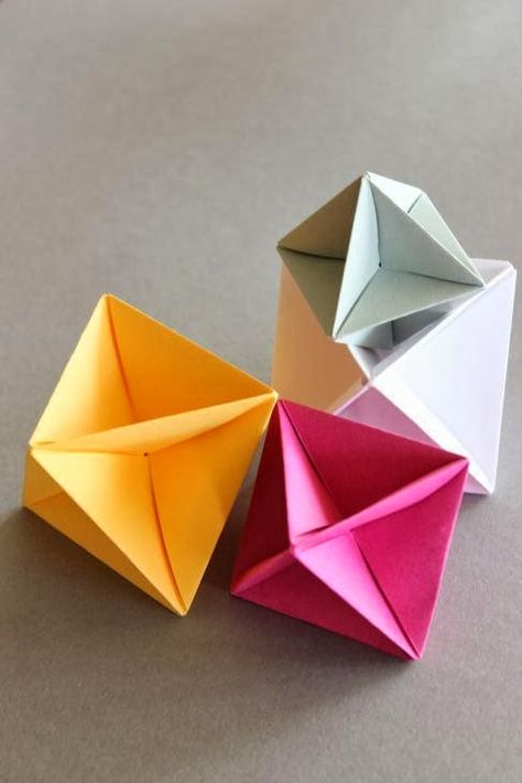 Origami Spinner, Carton Diy, Origami Yoda, Origami Architecture, Origami Star Box, Geometric Christmas, Geometric Origami, Origami For Beginners, Origami Dragon