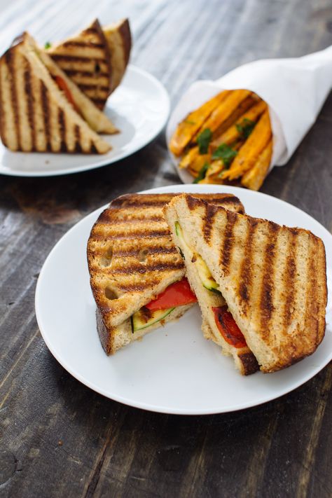 Panini Photography Food Styling, Tomato Basil Panini, Panini Press Recipes Vegetarian, Veggie Panini, Grilled Chicken Pesto Panini, Sandwich Photography, Tomato Mozzarella Pesto Panini, Food Spicy, Greek Vinaigrette