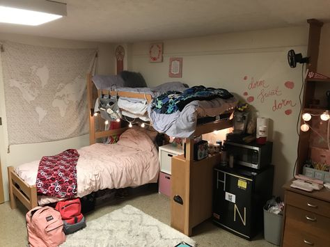 My dorm room in McNutt Quad at Indiana University (blush and gold) Umass Amherst Dorm, Indiana University Dorm, Michigan State University Dorm, Auburn Quad Dorm, Adohi Hall Dorm Room Arkansas, Dorm Layout, College Bedroom Decor, Dorm Room Layouts, University Dorms