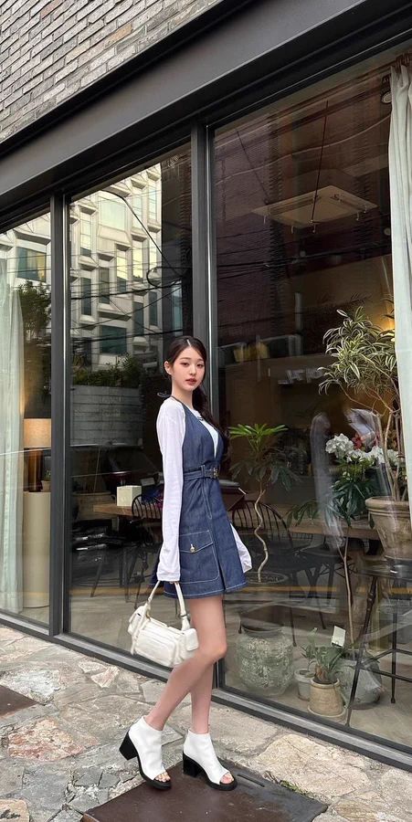 Wonyoung Ive Wallpapers, Wonyoungism Wallpaper, Wonyoung Jang, Ive Wallpaper, Korean Celebrities, Classic Outfits, Diy Fashion, Beauty Routines, Beautiful Outfits