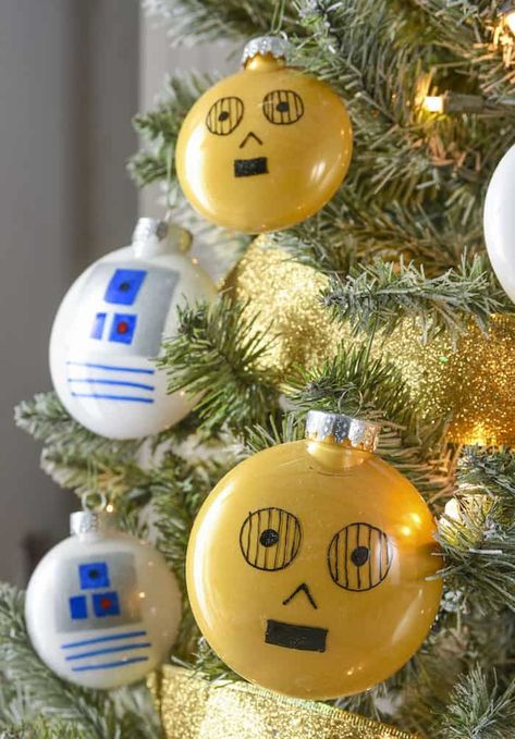 Star Wars Christmas Decorations, Star Wars Ornaments, Star Wars Christmas Ornaments, Decoracion Star Wars, Star Wars Christmas Tree, Nerdy Christmas, Harry Potter Christmas Decorations, Disney Christmas Decorations, Star Wars Crafts