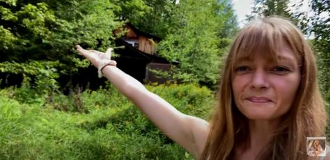 A WOMAN who saved up all her money to go and live on her own in a cabin in the woods says the move was definitely worth it. YouTube star and influencer Hannah Duggan took to the social media site to tell her 940,000 subscribers about her lifestyle. Hannah told her followers that she had […] Hannah Duggan Cabin, Hannah Duggan, Hannah Lee Duggan, Hannah Lee, A Cabin In The Woods, Live Alone, Life On A Budget, Old Room, Living Alone