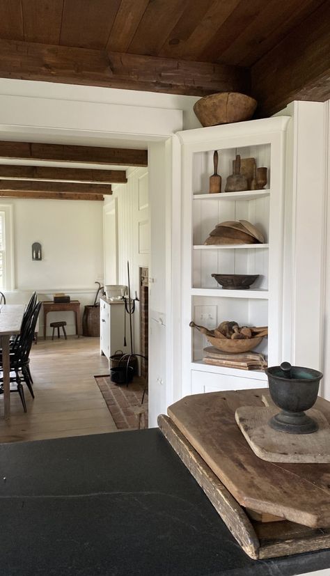 My Mom’s Style – Megan Miller Traditional American House, Colonial Farmhouse Decor, Colonial Style Interior, Megan Miller, New England Farmhouse, Colonial Kitchen, Colonial Farmhouse, Primitive Homes, Shaker Style Kitchens