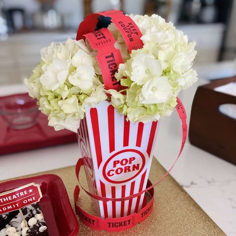 Movie Theme Centerpieces Diy, Movie Reel Centerpiece, Movie Theater Centerpieces, Movie Party Centerpieces, Movie Night Centerpieces, Movie Theme Centerpiece Ideas, Movie Premiere Wedding Theme, Hollywood Theme Table Decorations, Hollywood Movie Premiere Party