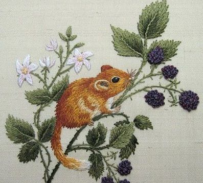 Bramble Embroidery, Embroidery Mouse, Embroidered Mouse, Mouse Embroidery, Animal Embroidery Patterns, Pola Sulam, Brazilian Embroidery, Thread Painting, Cute Embroidery