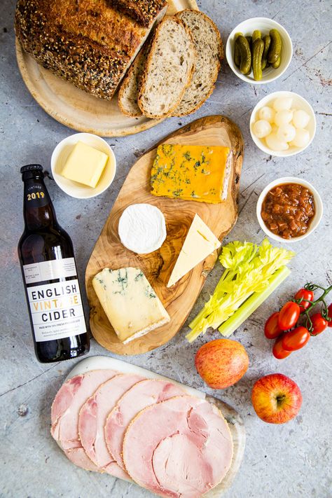 How to Make a Ploughman's Lunch Ploughman's Lunch, Ploughmans Lunch, Hunters Chicken, Easy Meals For Two, Meat Salad, Dessert Bites, Picnic Lunches, Bbq Sauce Homemade, Homemade Bbq