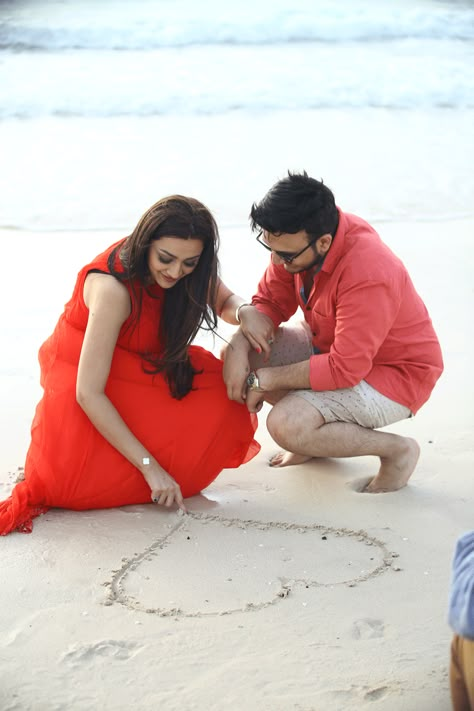 Its the little things that make me happy Pre Wedding Photoshoot Beach, Summer Beach Pictures, Couples Beach Photography, Sharara Designs, Pre Wedding Photoshoot Outfit, Image Couple, Wedding Photoshoot Props, Pre Wedding Photoshoot Outdoor, Wedding Photoshoot Poses