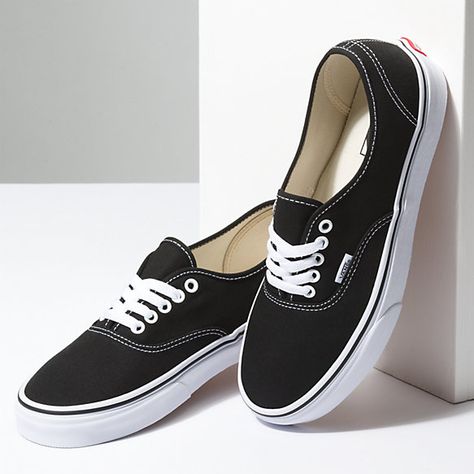 Vans Authentic Black, Vans Shoes Women, Black White Shoes, Black And White Vans, Tenis Vans, Vans Outfit, Sneakers Vans, Black And White Shoes, Elegante Casual