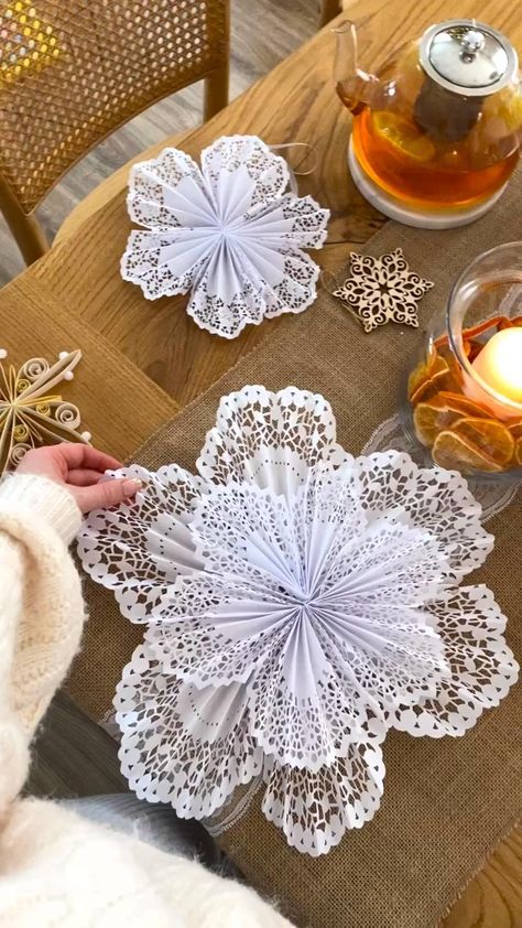 Easy Card Making, Infant Halloween, Doilies Crafts, Mini Tutorial, Paper Doilies, Christmas Paper Crafts, Art And Craft Ideas, Diy Christmas Decorations Easy, Thigh Recipes