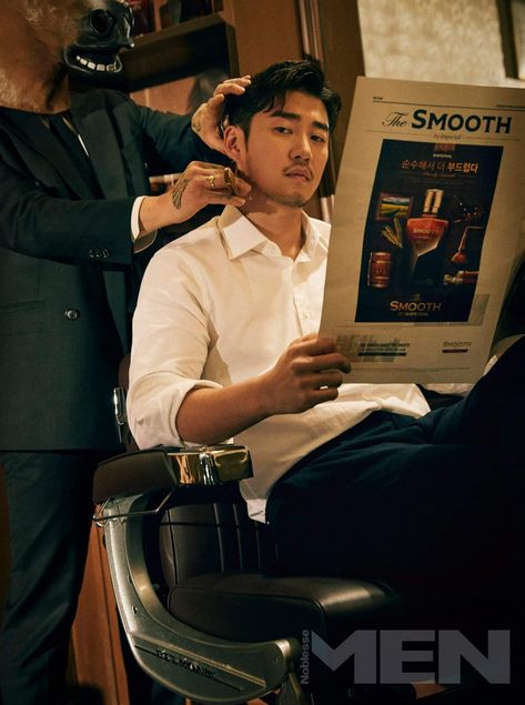 Yoon Kye Sang, Lee Sun Kyun, Asian Celebrities, Korean Language, Korean Celebrities, Korean Men, The Godfather, Photo Reference, Series Movies