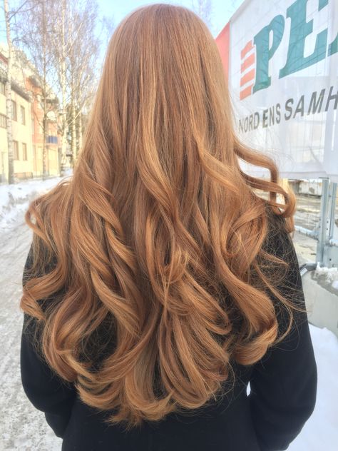 gorgeous curls in strawberry blonde hair Trendy We Fryzurach, Strawberry Blonde Hair, Long Red Hair, Light Hair Color, Beautiful Curls, Trendy Hair Color, Balayage Brunette, Red Hair Color, Long Red