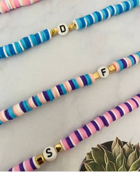 Clay Bead Bracelets, Initial Bracelets, Bracelet Stuff, Preppy Bracelets, Clay Bead Bracelet, Clay Bracelet, Diy Bracelet Designs, Diy Bracelets Patterns, Clay Bead