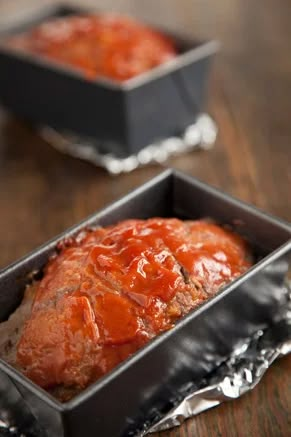 Paula Deen Meatloaf, Southern Meatloaf, Basic Meatloaf, Old Fashioned Meatloaf, Classic Meatloaf Recipe, Paula Deen Recipes, Classic Meatloaf, Best Meatloaf, Loaf Recipes