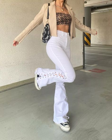 Belly Pants Outfit, Dont Care, Fall Fits, Baddie Outfits, White Pants, Pants Outfit, Corset Top, Fitness Inspo, Couture Fashion