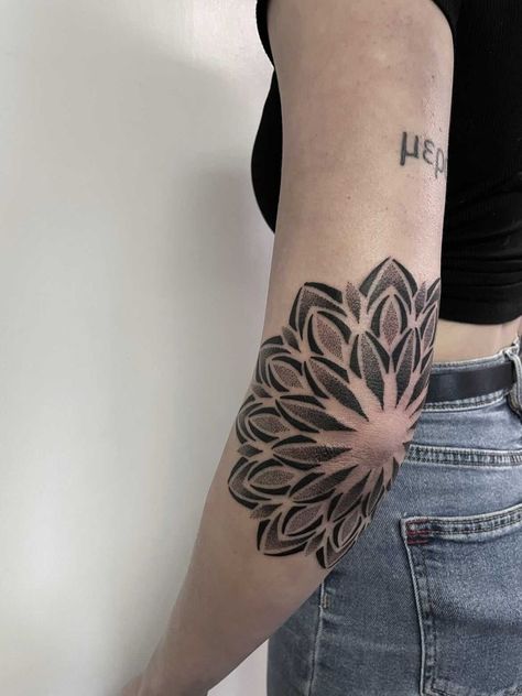 Mandala Flower Elbow Tattoo, Full Elbow Tattoo, Mandala Tattoo Elbow Woman, Leg Shading, Ornamental Elbow Tattoo, Flower Elbow Tattoo, Mandala Elbow Tattoo, Elbow Mandala Tattoo, Elbow Tattoo Designs