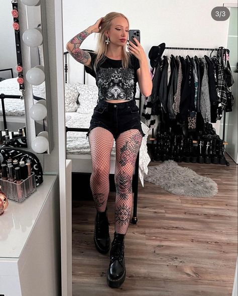 Misfits Concert Outfit, Metal Core Concert Outfit, Black Shorts And Fishnets Outfits, Kill Crew Outfit, Rock Fest Outfit, Black Skirt With Fishnets Outfit, Dark Edgy Tattoos, Emo Festival Outfit Summer, Black Outfits Edgy Summer